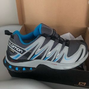 Salomon trail shoes 7.5 mens US/9.5 womens